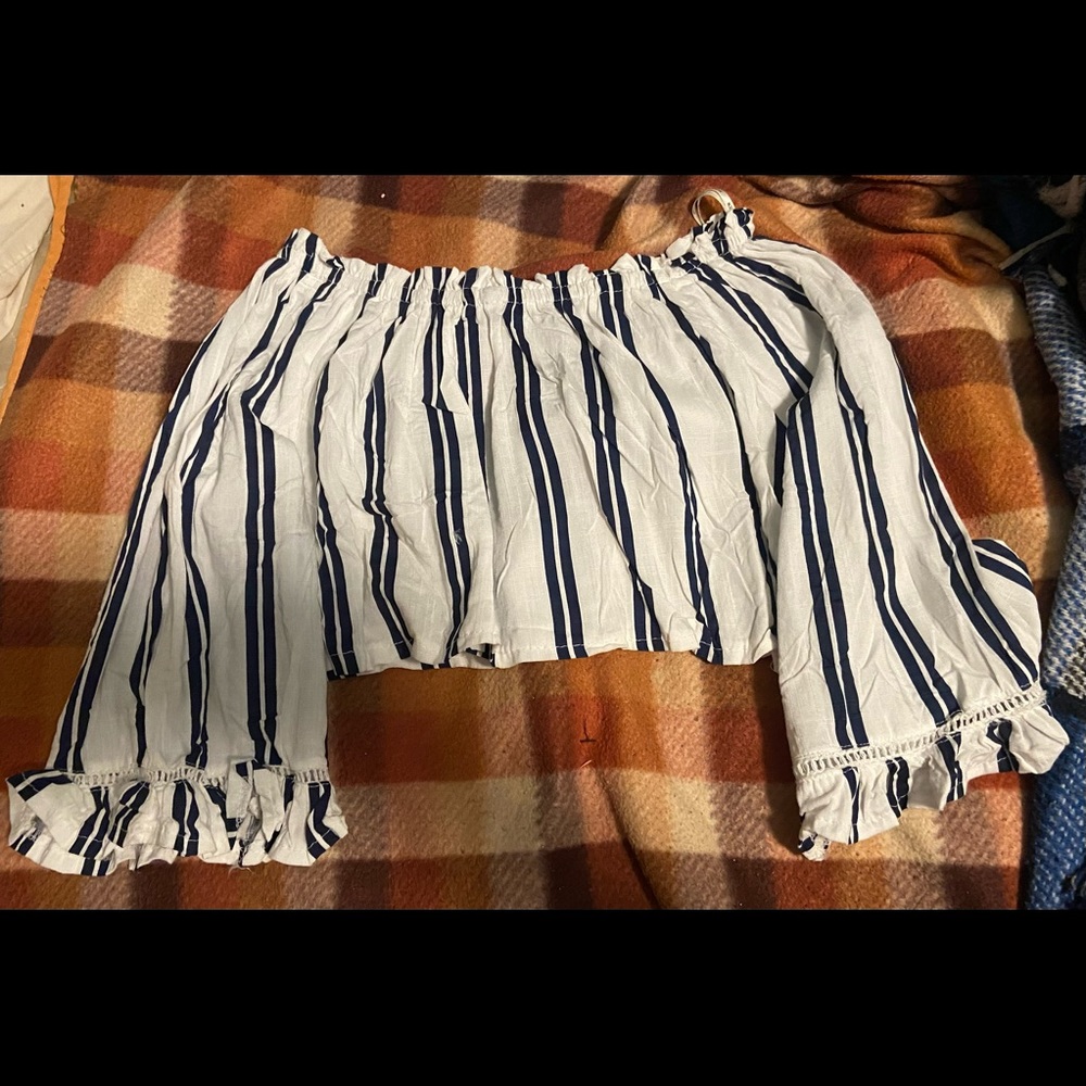 Body Glove - Stripe’s Long Sleeve Off the Shoulder Crop Top Size L